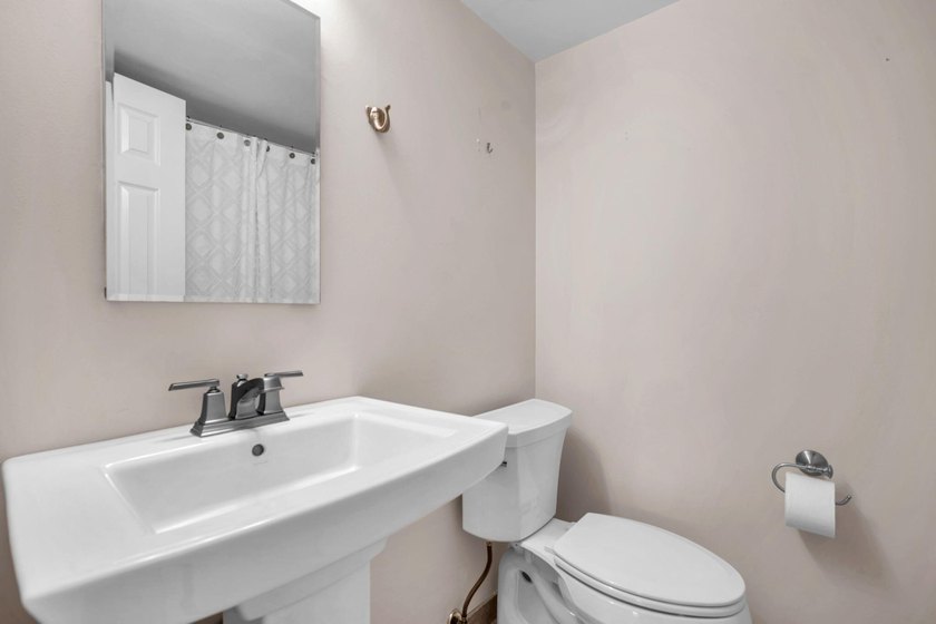 A charming and impeccably maintained two-bedroom, two-bathroom - photo 18