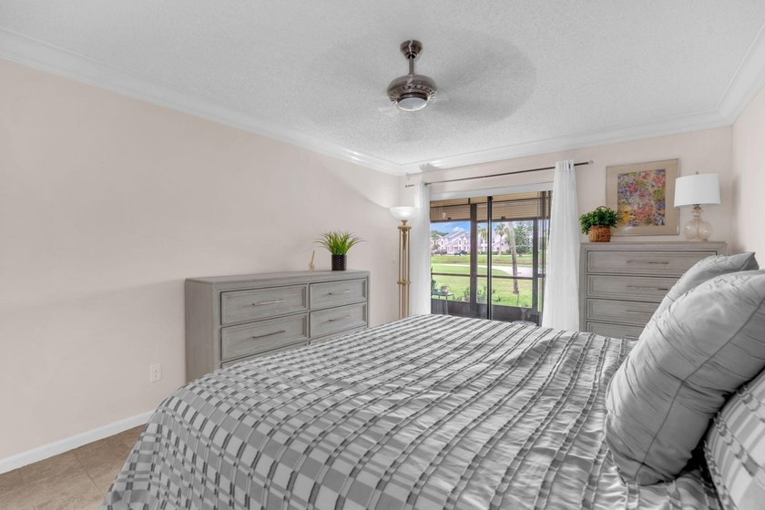 A charming and impeccably maintained two-bedroom, two-bathroom - photo 21