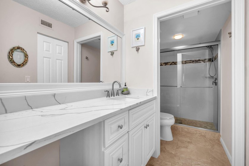 A charming and impeccably maintained two-bedroom, two-bathroom - photo 22