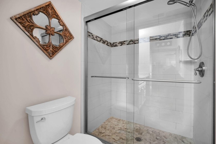 A charming and impeccably maintained two-bedroom, two-bathroom - photo 23