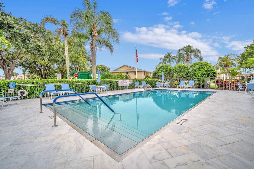 A charming and impeccably maintained two-bedroom, two-bathroom - photo 30