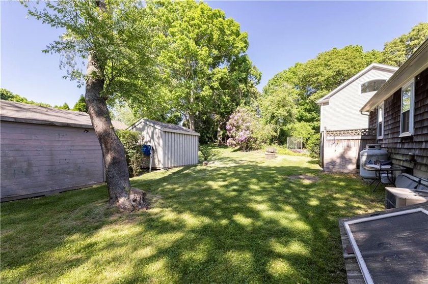 Nestled on desirable Harbour Island, this charming shingle-style - photo 31
