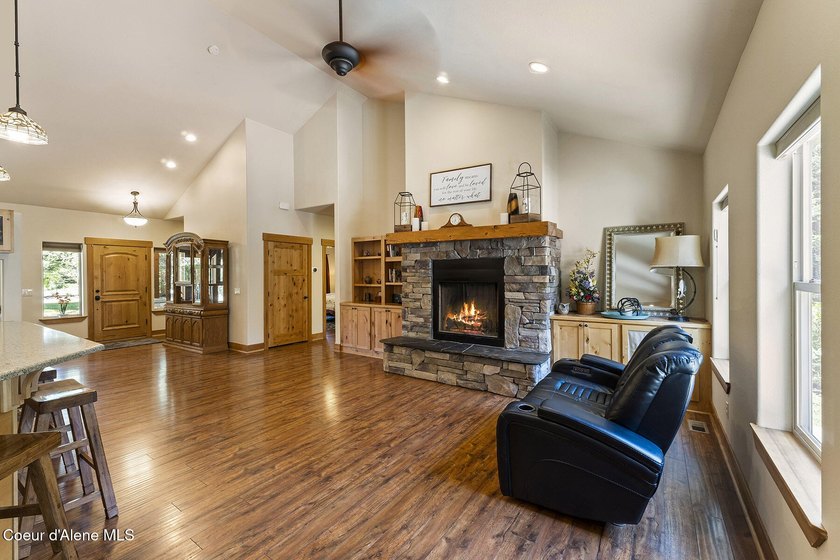 Secluded and quiet, this exceptional ranch-style home is nestled - photo 3