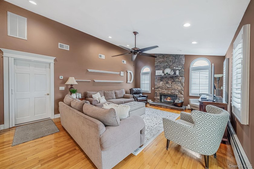 Welcome to this beautifully expanded split-level home situated - photo 27