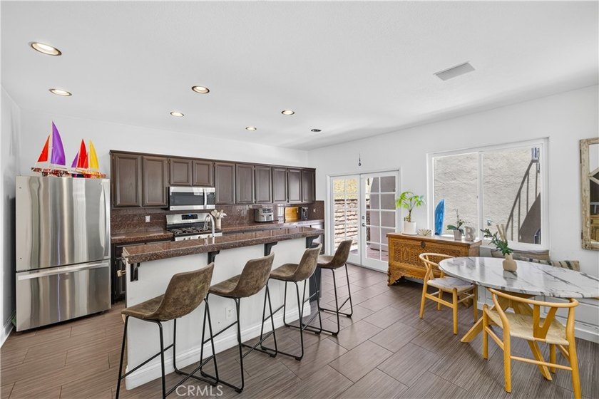 Nestled on a quiet cul-de-sac in highly desirable Alamitos - photo 11
