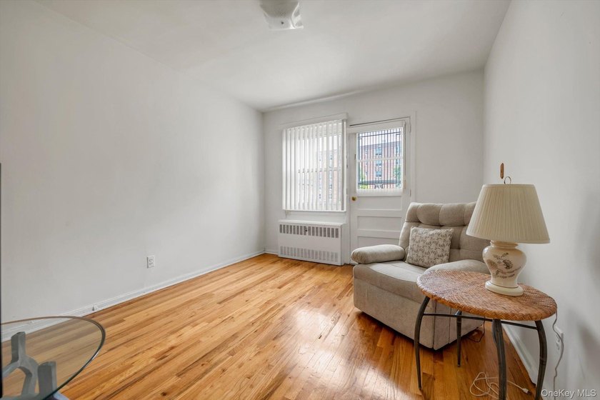 Excellent opportunity in prime Bayside! Brick attached - photo 14