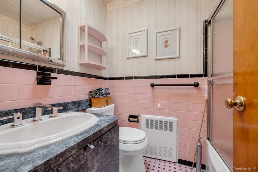 Excellent opportunity in prime Bayside! Brick attached - photo 15