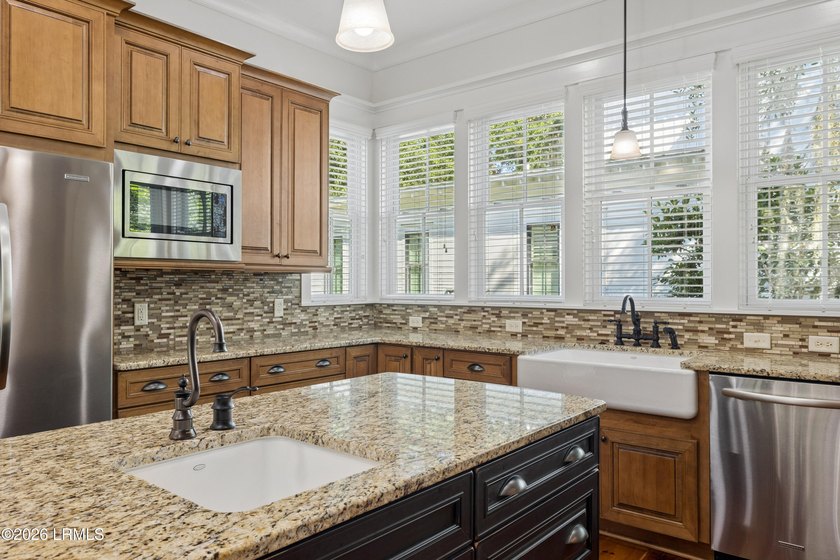 Experience the best of Lowcountry living in this beautifully - photo 18