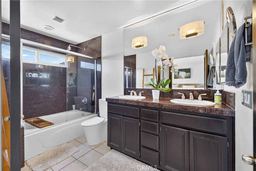Nestled on a quiet cul-de-sac in highly desirable Alamitos - photo 21