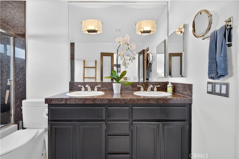 Nestled on a quiet cul-de-sac in highly desirable Alamitos - photo 22