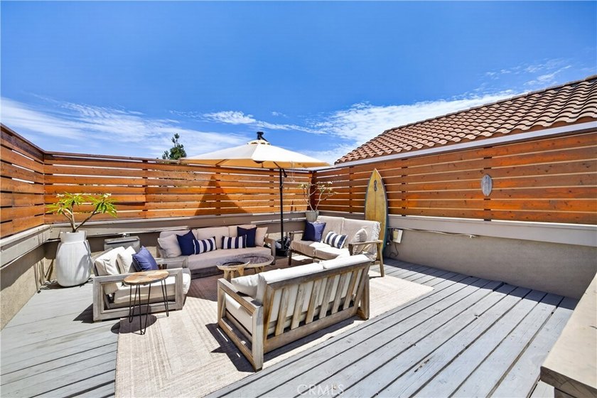 Nestled on a quiet cul-de-sac in highly desirable Alamitos - photo 23