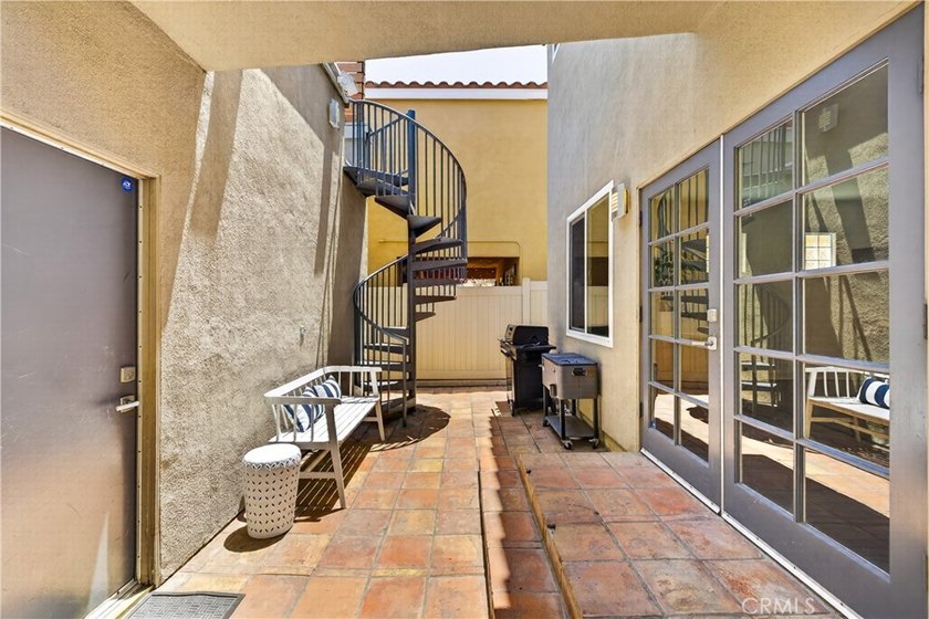 Nestled on a quiet cul-de-sac in highly desirable Alamitos - photo 34