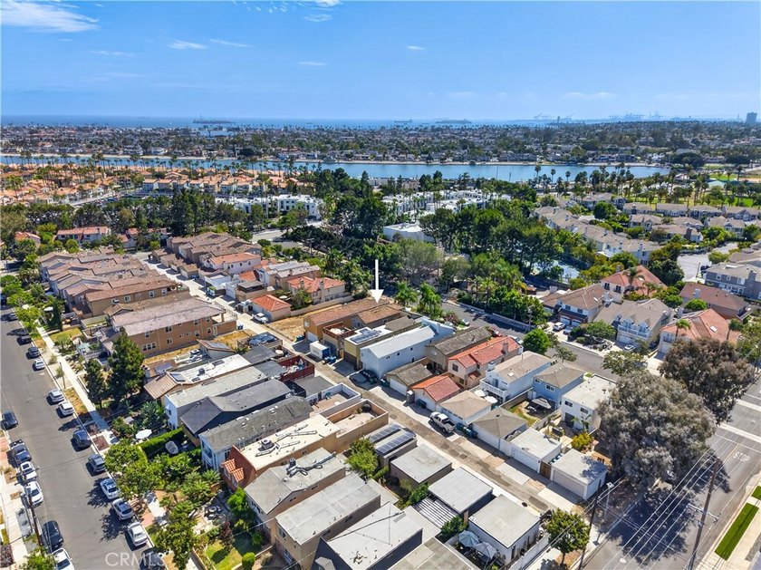Nestled on a quiet cul-de-sac in highly desirable Alamitos - photo 39