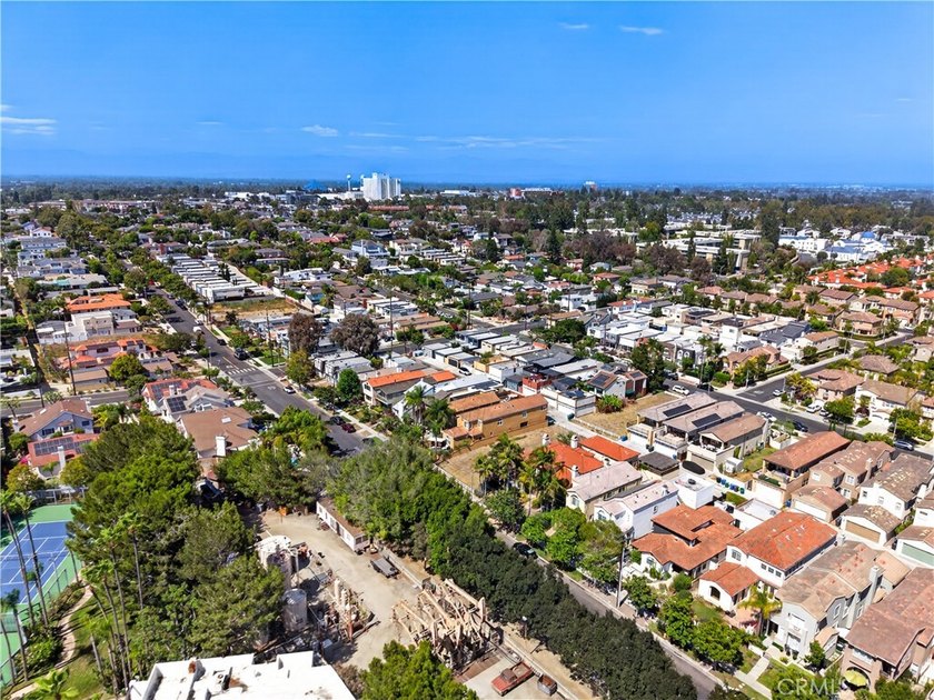Nestled on a quiet cul-de-sac in highly desirable Alamitos - photo 43