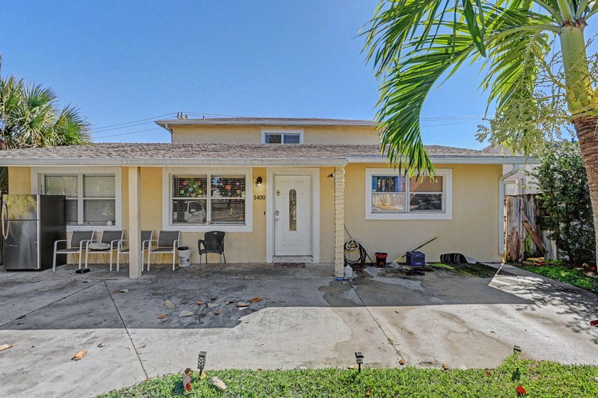 Spacious 6-bedroom single-family home with NO HOA offering - photo 3