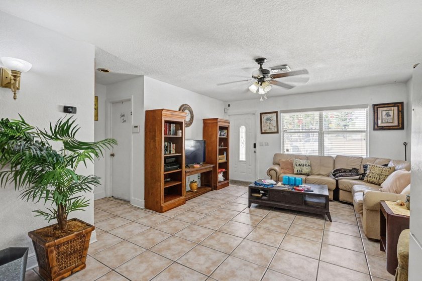 Spacious 6-bedroom single-family home with NO HOA offering - photo 7
