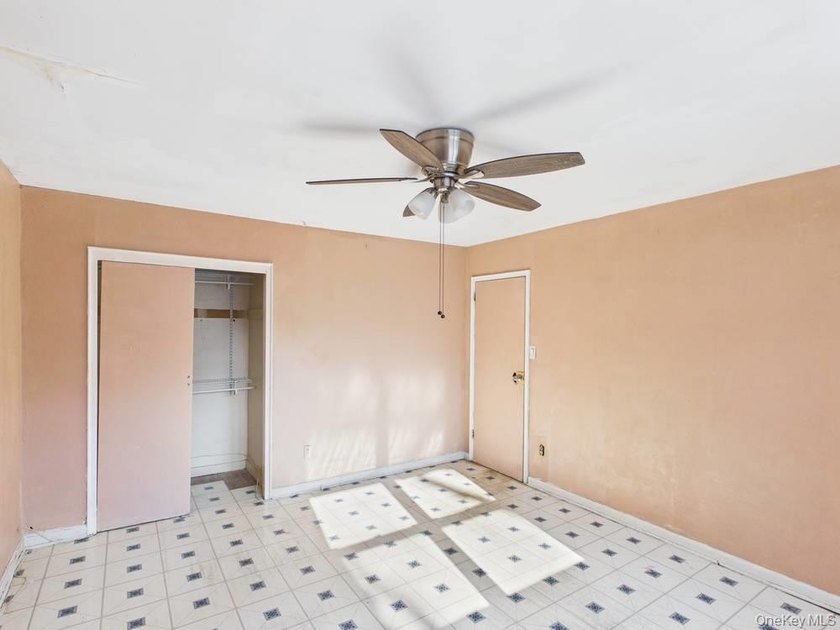 Semi-detached two-family home located in the Allerton section of - photo 14