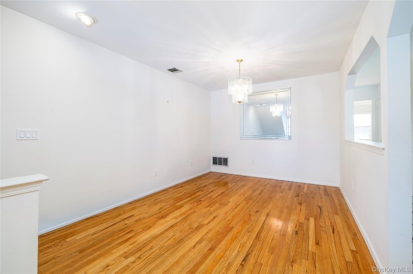 Welcome to the Victorian Homeowners Association in Wantagh. This - photo 10
