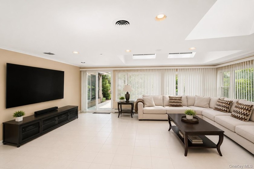 Welcome to this exceptional Hewlett residence, where timeless - photo 11
