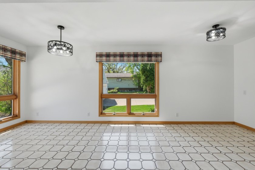 VRP $825,000-$850,000 Stop dreaming and start living. This - photo 13