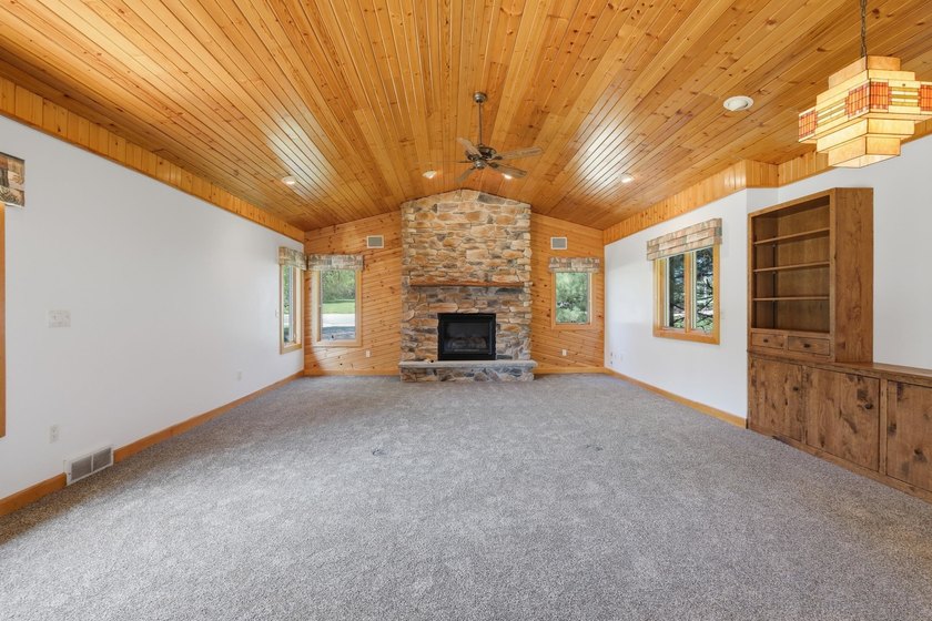 VRP $825,000-$850,000 Stop dreaming and start living. This - photo 17