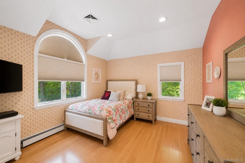Welcome to this exceptional Hewlett residence, where timeless - photo 18