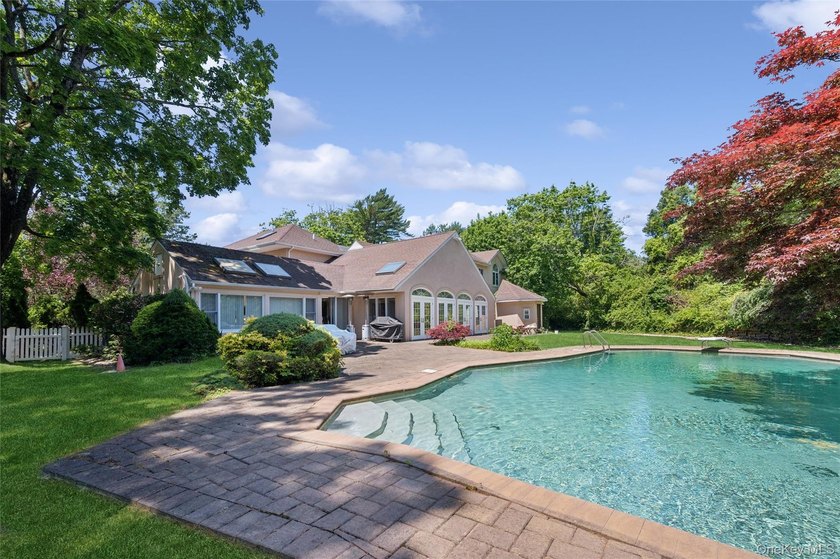 Welcome to this exceptional Hewlett residence, where timeless - photo 22