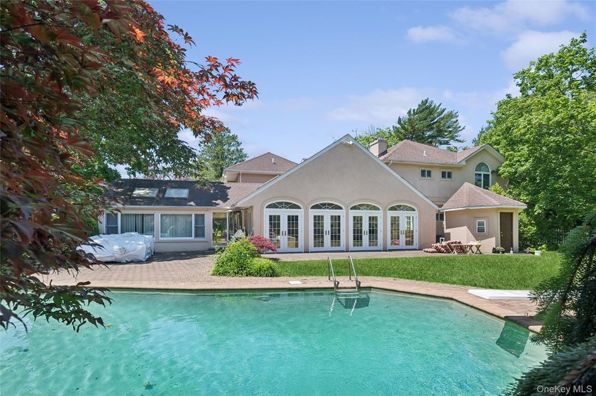 Welcome to this exceptional Hewlett residence, where timeless - photo 23