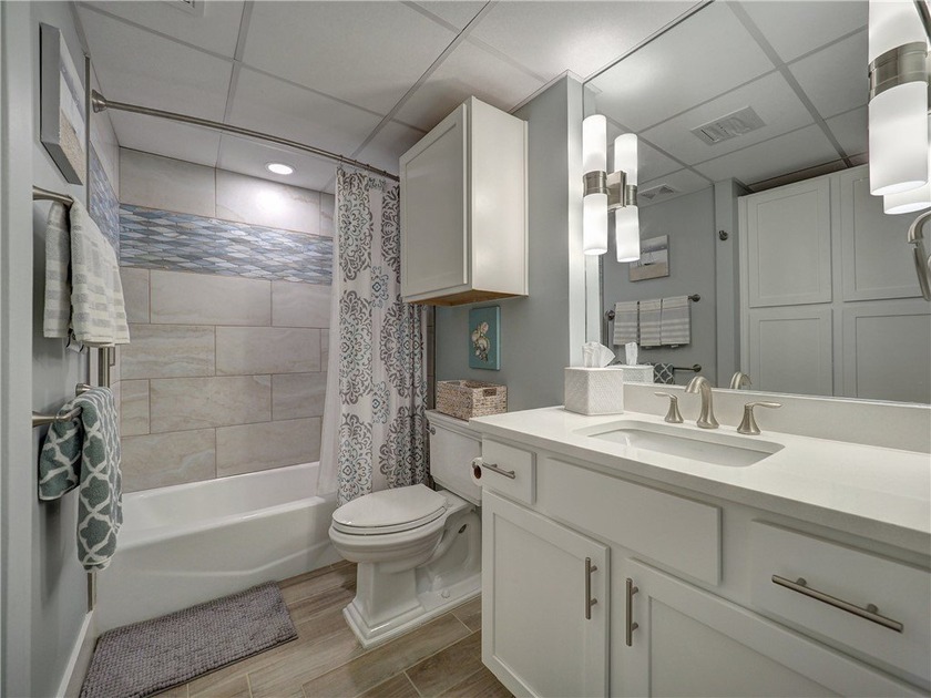 Don't miss out on this beautiful condo. This is a sixth floor - photo 24