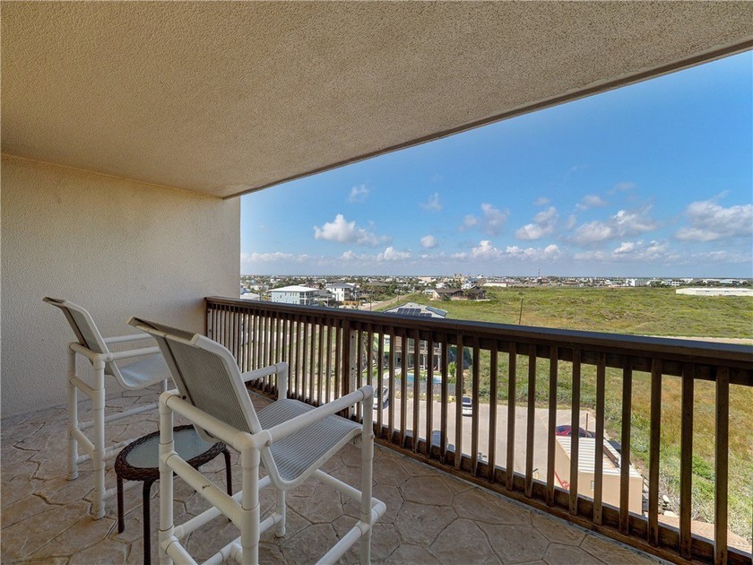 Don't miss out on this beautiful condo. This is a sixth floor - photo 25