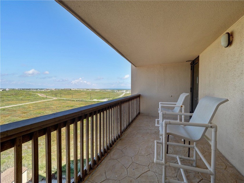 Don't miss out on this beautiful condo. This is a sixth floor - photo 26