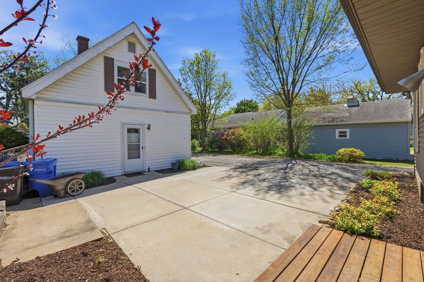 VRP $825,000-$850,000 Stop dreaming and start living. This - photo 34