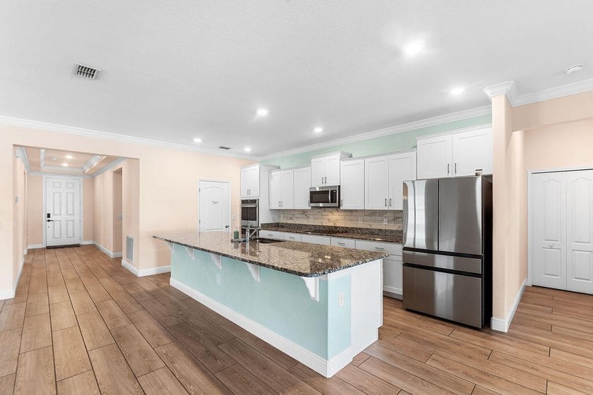 Welcome to this beautiful home in Torino with 4 Bedrooms, 3 - photo 6