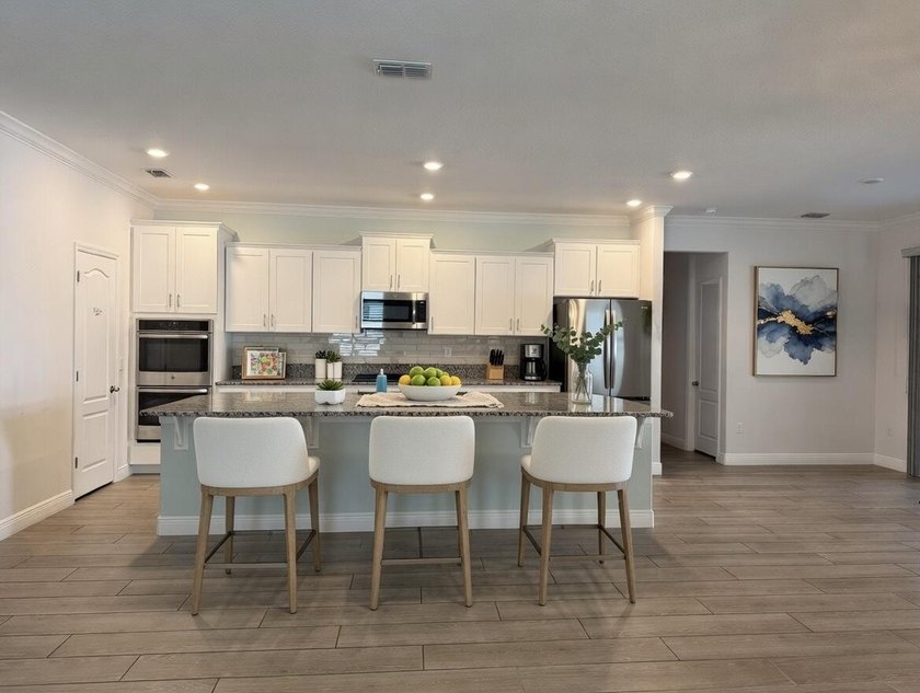 Welcome to this beautiful home in Torino with 4 Bedrooms, 3 - photo 8