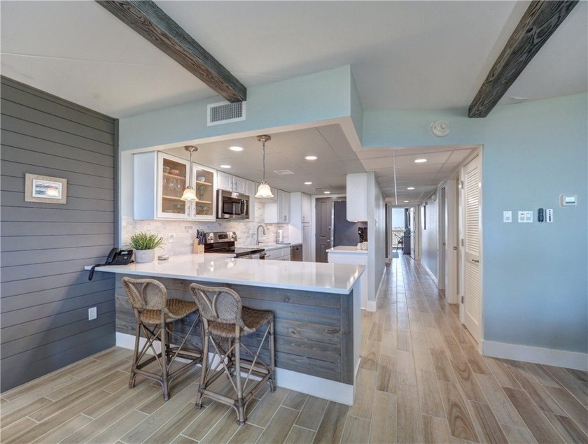 Don't miss out on this beautiful condo. This is a sixth floor - photo 7
