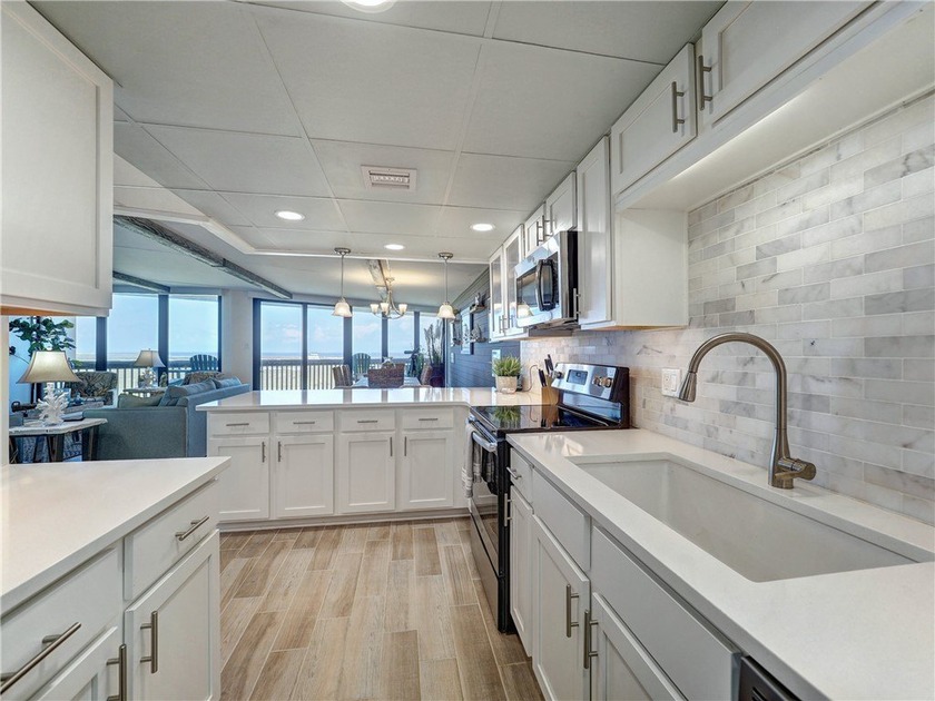 Don't miss out on this beautiful condo. This is a sixth floor - photo 9