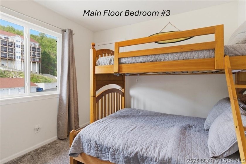 REDUCED! WOW, just WOW! 4 bedrooms, 3 full baths, a 12 x 32 boat - photo 16