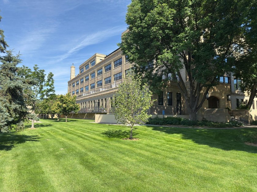 Historic CW Lofts in NE Minneapolis, 4th-floor gem unveils a - photo 27