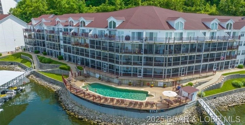 REDUCED! WOW, just WOW! 4 bedrooms, 3 full baths, a 12 x 32 boat - photo 35