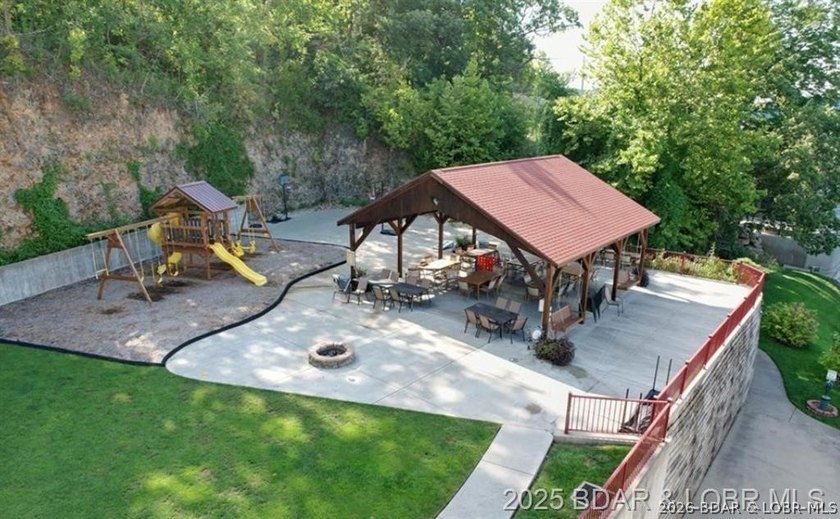 REDUCED! WOW, just WOW! 4 bedrooms, 3 full baths, a 12 x 32 boat - photo 38