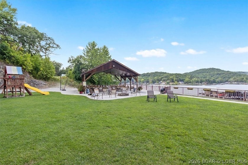 REDUCED! WOW, just WOW! 4 bedrooms, 3 full baths, a 12 x 32 boat - photo 39