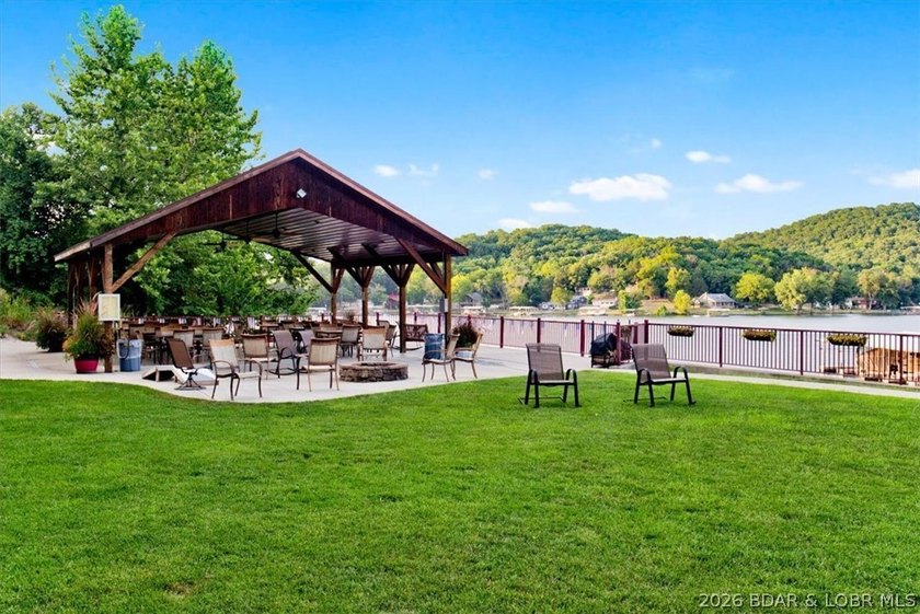 REDUCED! WOW, just WOW! 4 bedrooms, 3 full baths, a 12 x 32 boat - photo 40