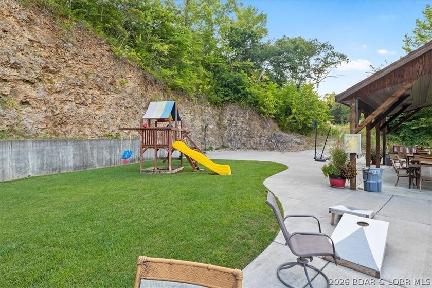 REDUCED! WOW, just WOW! 4 bedrooms, 3 full baths, a 12 x 32 boat - photo 43
