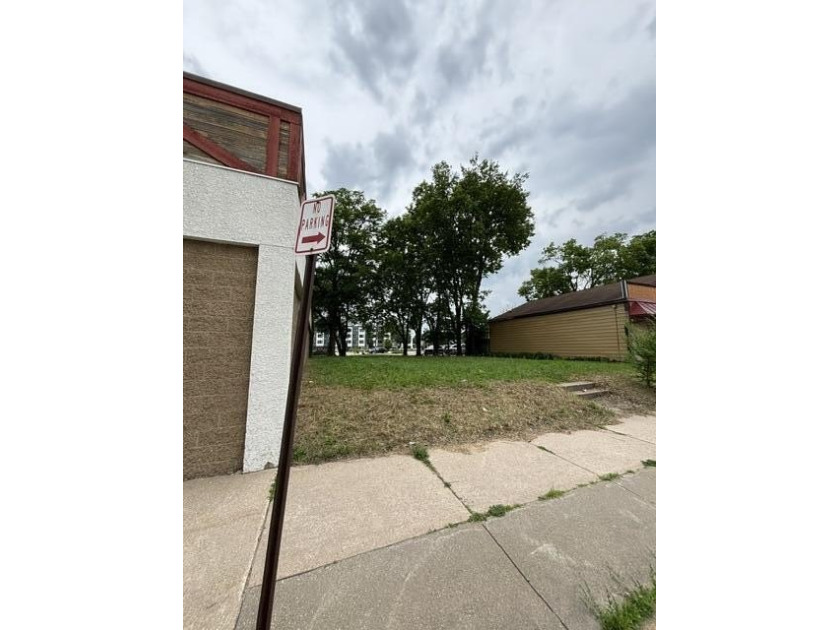 Prime commercial lot offering approximately 0.197 acres in a - photo 2