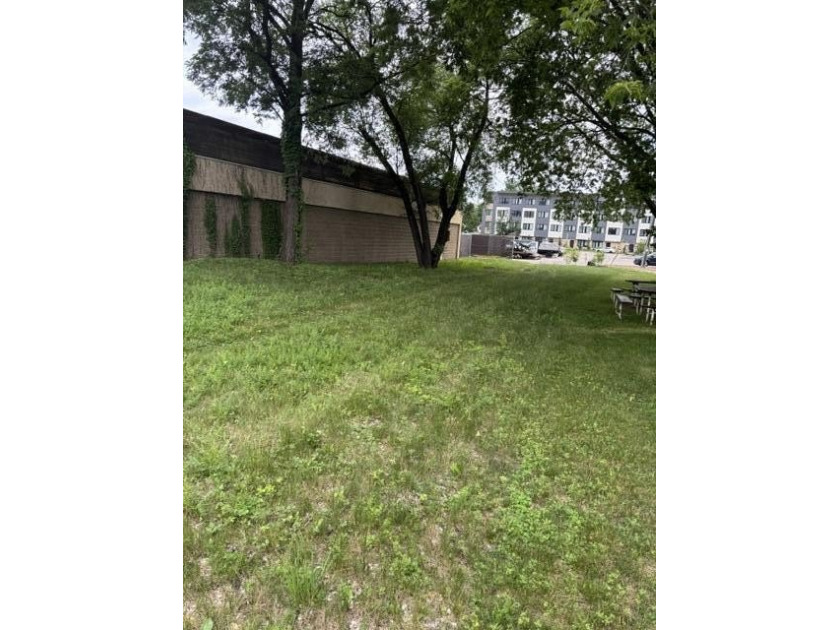 Prime commercial lot offering approximately 0.197 acres in a - photo 3