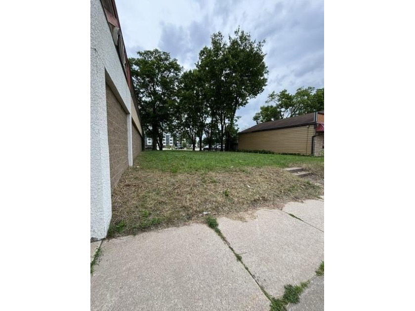 Prime commercial lot offering approximately 0.197 acres in a - photo 4
