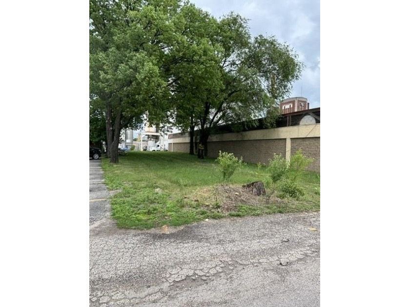 Prime commercial lot offering approximately 0.197 acres in a - photo 5