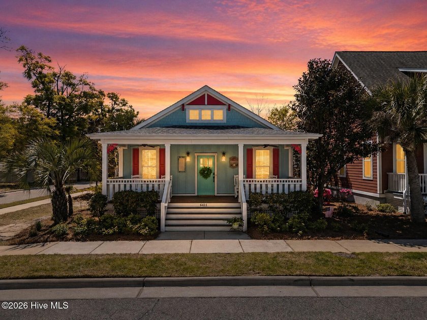 Charming Coastal Cottage with Easy One-Level Living Near the - photo 2