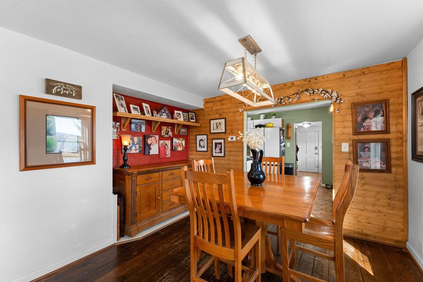 Farmhouse &amp; Turnkey Event Venue on 2.85 Unrestricted Acres in - photo 14