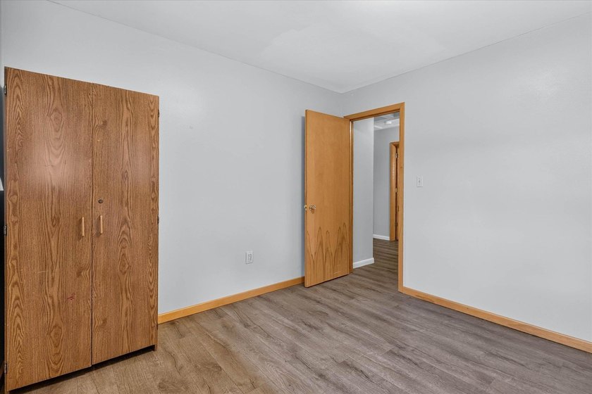 Beautifully remodeled all-brick ranch on a sprawling 2.2-acre - photo 21